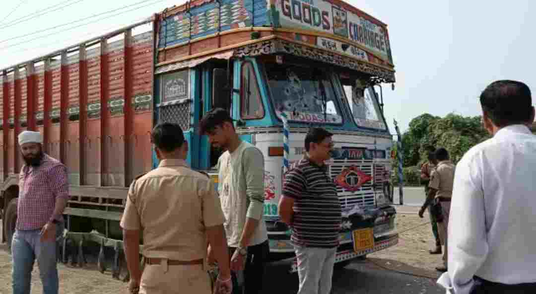 Accident on Khoni Taloja Highway; The truck crushed down and killed the cyclist