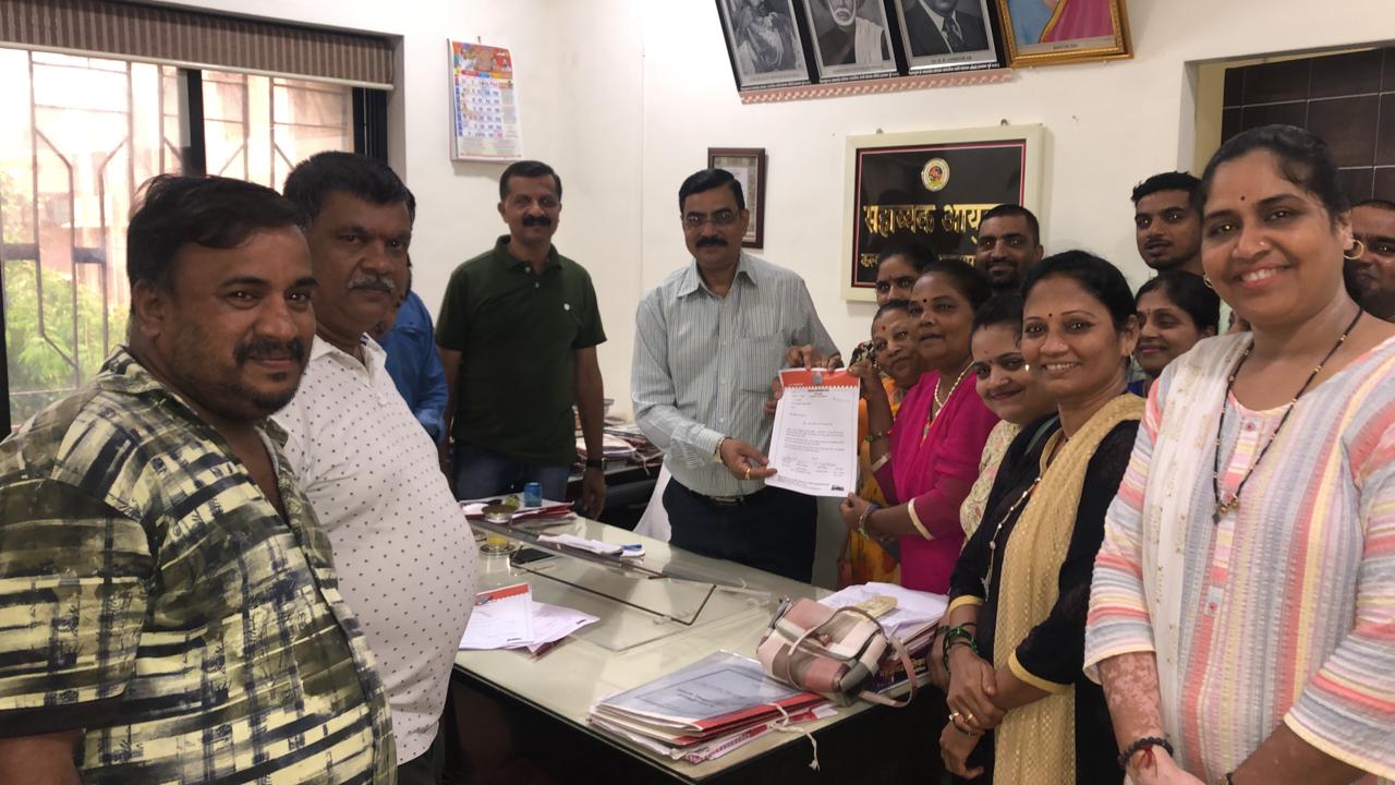 <em>ज्येष्ठ नागरिक कट्टा भागात शेड उभारण्यासाठी मनसेचं क.डों.म.पा. ला निवेदन</em>